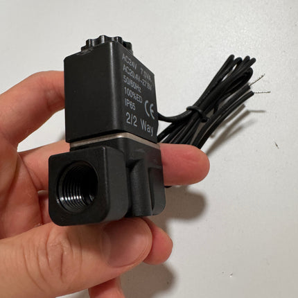 Airtac 2P0250-08: 2 Way Solenoid Valve. Plastic - 2P02508EIG