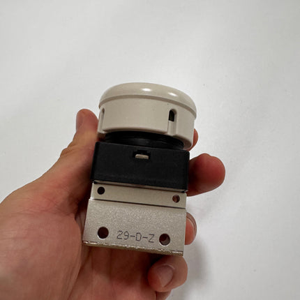 Airtac CM3PMS-06: Manual Valve. 3 Way - CM3PMS06GG