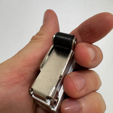 Airtac CM3R-06: Manual Valve. 3 Way - CM3R06