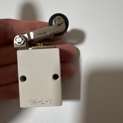 Airtac S3R-06: Manual Valve. 3 Way - S3R06