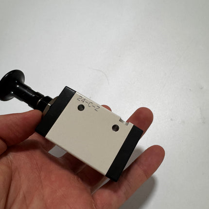 Airtac 3L210-08: Push Pull Valve. 3 Way - 3L21008T