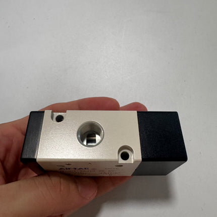 Airtac 3A310-08: Air Pilot Valve. 3 Way  - 3A31008NC