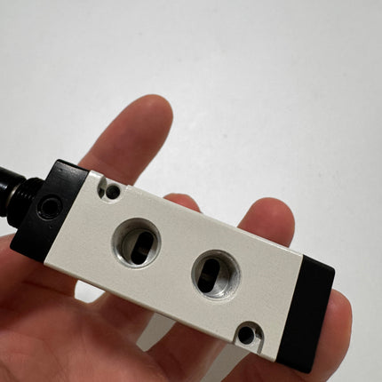 Airtac 4L210-06: Push Pull Valve. 5 Way - 4L21006T
