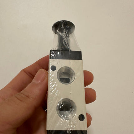 Airtac 3L310-08: Push Pull Valve. 3 Way - 3L31008T