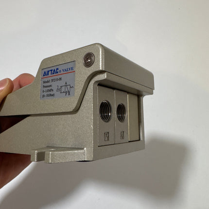 Airtac 3F210-08: Pneumatic Foot Pedal. 3 Way - 3F21008T