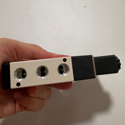 Airtac 4V310-08: Solenoid Air Valve - 4V31008B