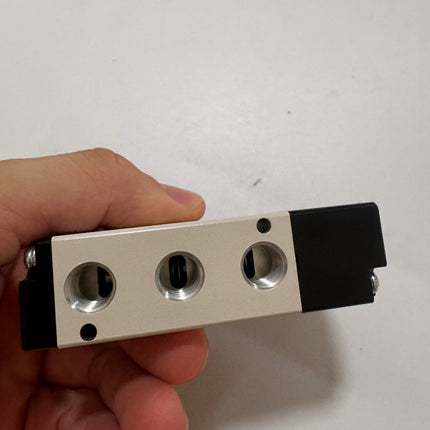 Airtac 4A210-06: Air Pilot Valve. 5 Way - 4A21006