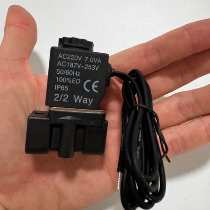 Airtac 2P0250-08: 2 Way Solenoid Valve. Plastic - 2P02508AIG