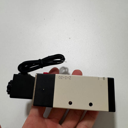 Airtac 4V310-08: Solenoid Air Valve - 4V31008AIG