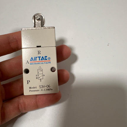 Airtac S3V-06: Manual Valve. 3 Way - S3V06