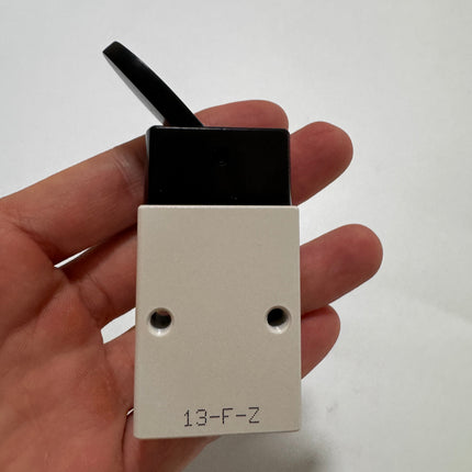 Airtac S3Y-08: Manual Valve. 3 Way - S3Y08G