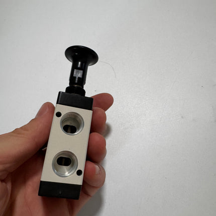 Airtac 3L210-08: Push Pull Valve. 3 Way - 3L21008T
