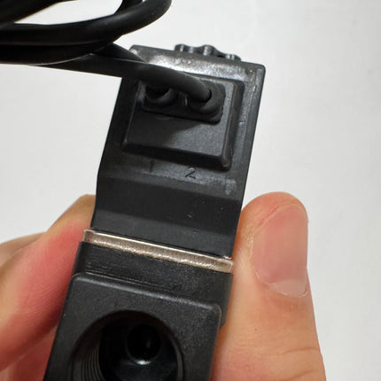 Airtac 2P0250-08: 2 Way Solenoid Valve. Plastic - 2P02508AIG